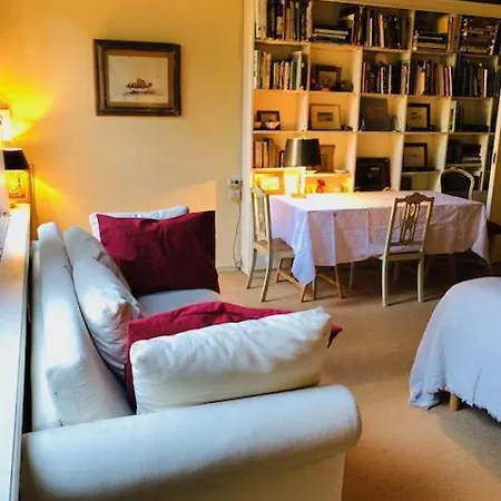 Stylish Studio On Historic Canal Апартаменты *